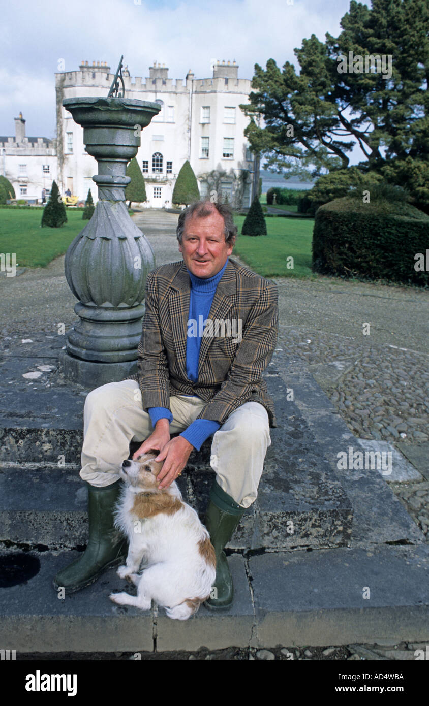 Desmond Fitzgerald xxix Cavaliere di Glin con Jack Glin Castle County Limerick Irlanda Presidente irlandese società georgiana Foto Stock