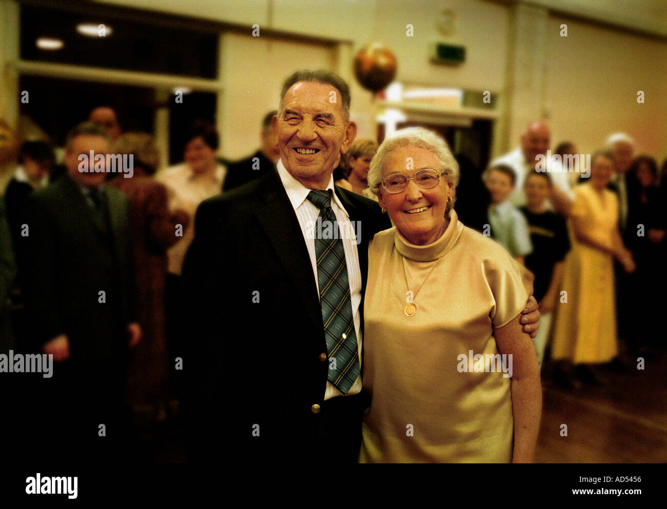 ANNIVERSARIO DI MATRIMONIO D'ORO 50 ANNI SPOSATI PAT E HENDRICK FESTEGGIANO IL LORO 50 ° ANNIVERSARIO DI MATRIMONIO CON LA FAMIGLIA E GLI AMICI Foto Stock