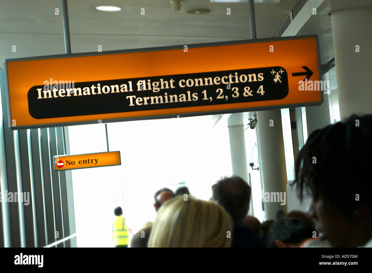 Aeroporto segno per International Flight Connections. Foto Stock
