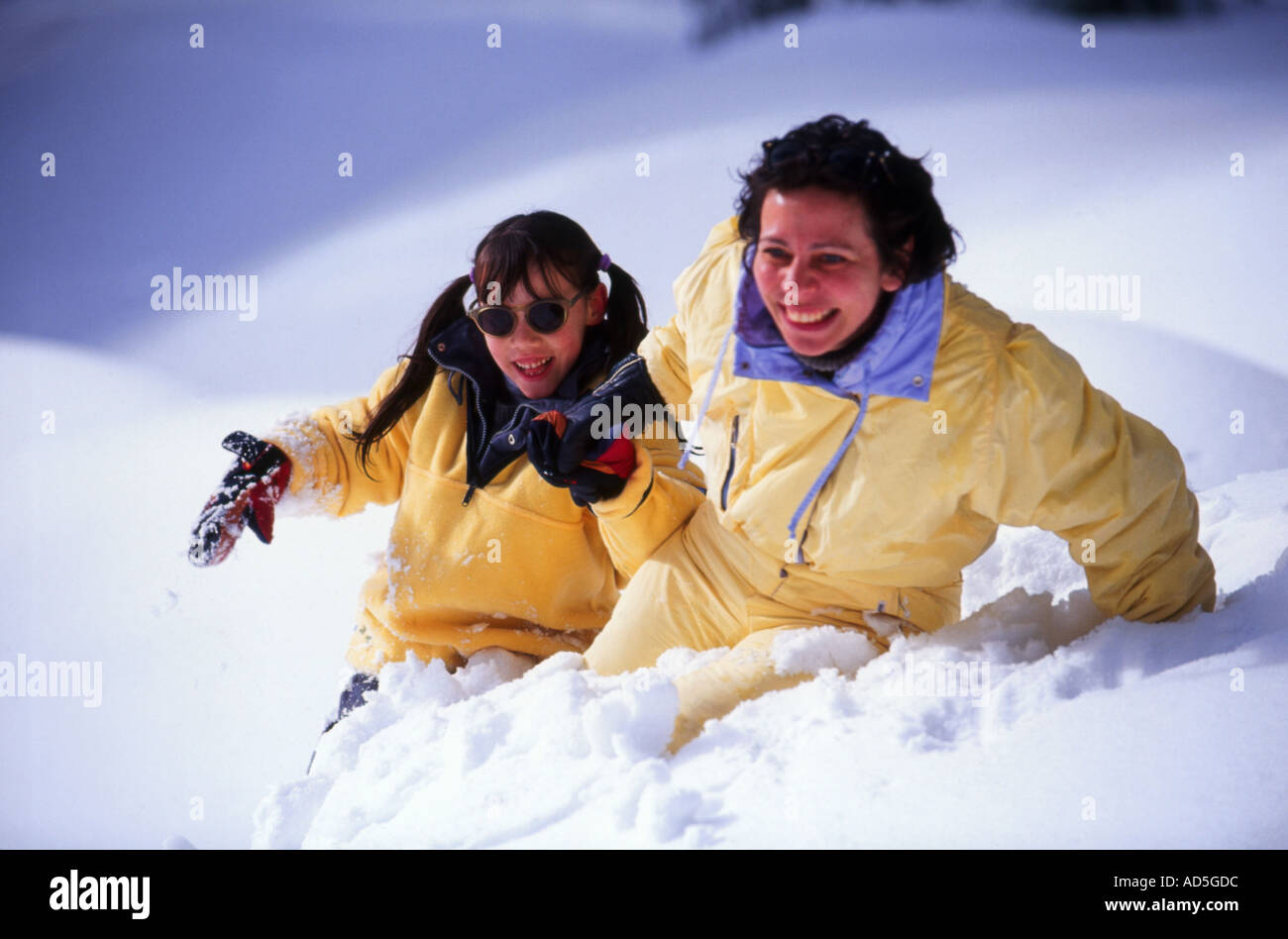 Madre e figlia sulle Alpi francesi Foto Stock