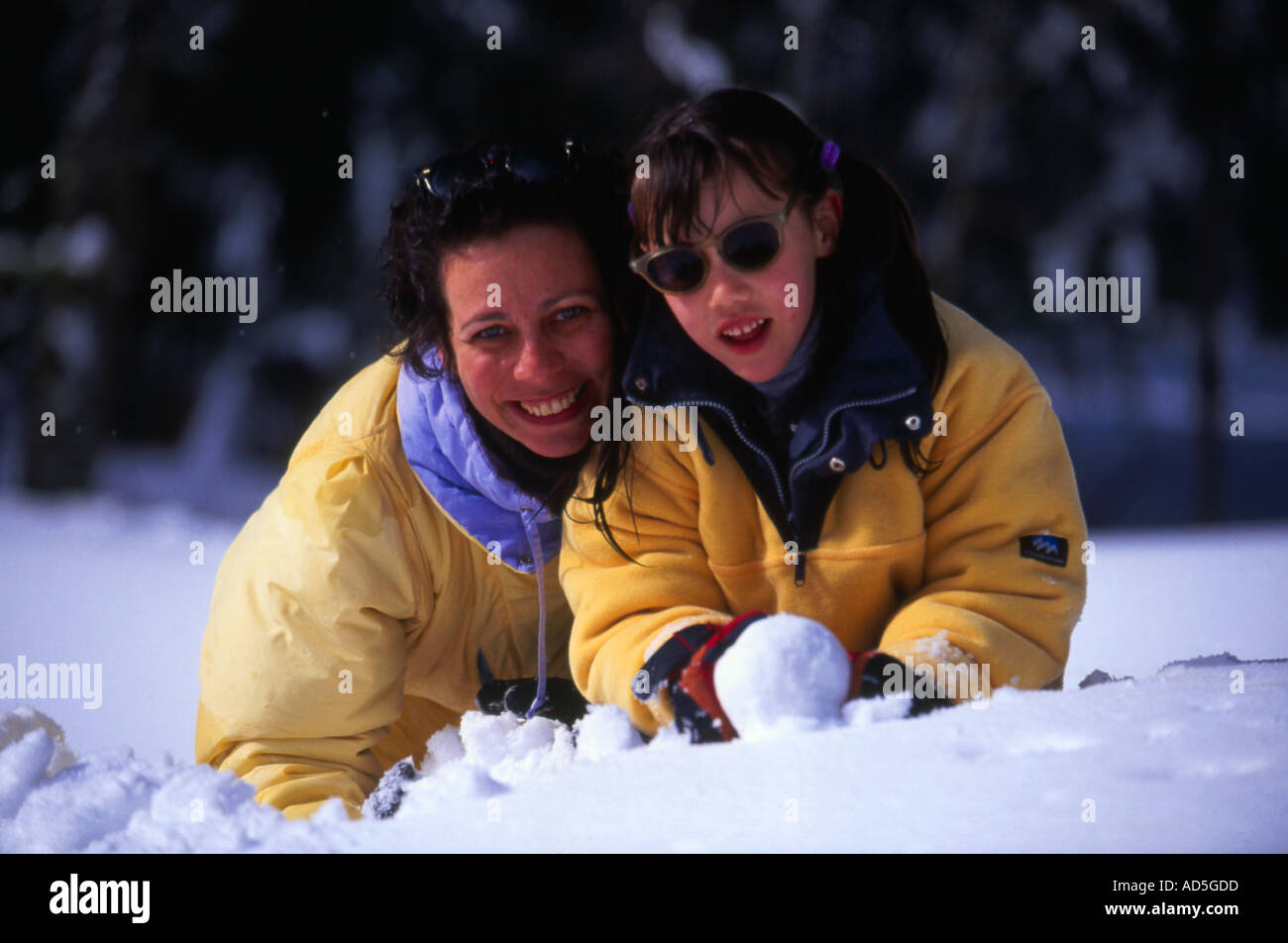 Madre e figlia sulle Alpi francesi Foto Stock