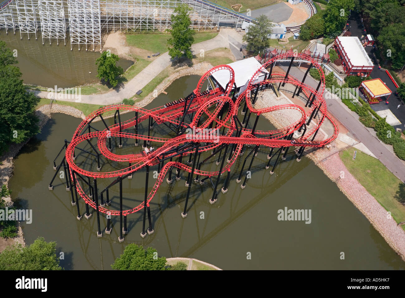 Vista aerea di un roller coaster al Six Flags Over Georgia Foto Stock