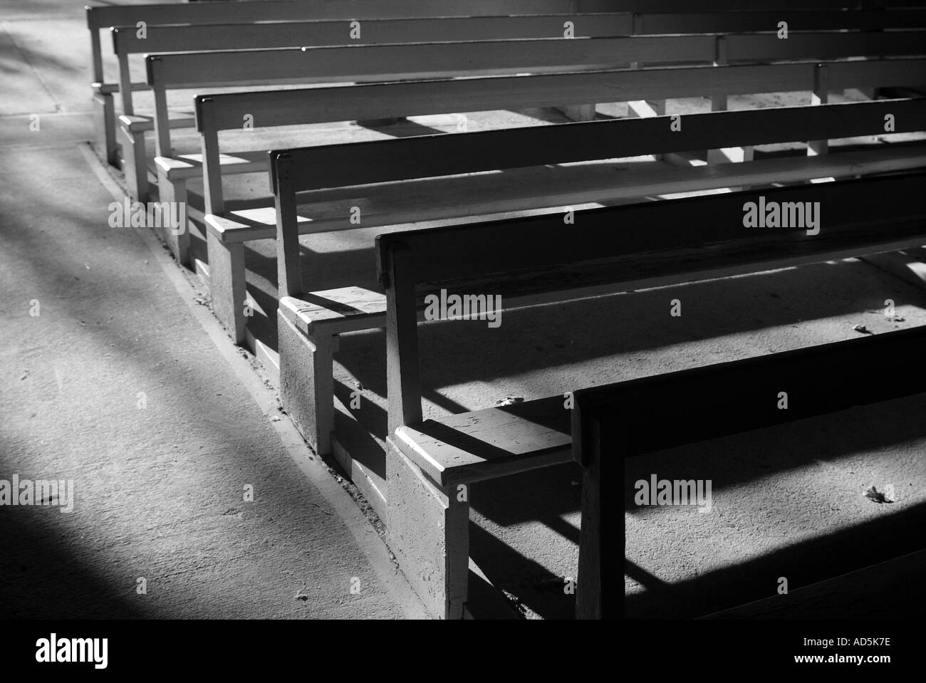 Posti a sedere in un revival metodista tabernacolo in campeggi a Oak Bluffs Martha s Vineyard Massachusetts Foto Stock