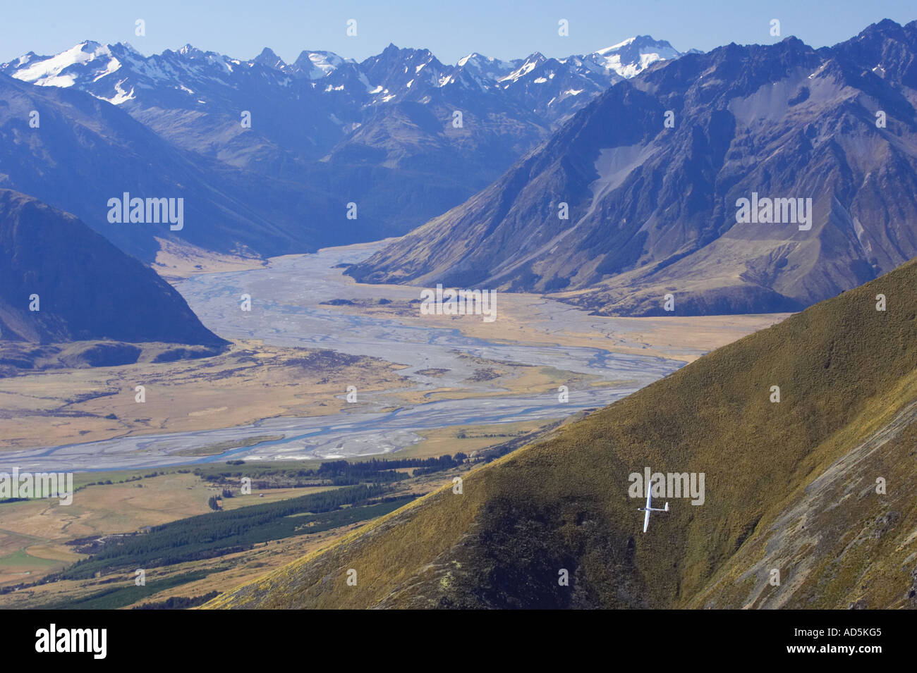 Hopkins sinistra del fiume Ben Ohau Range right e Glider Mackenzie paese Isola del Sud della Nuova Zelanda Foto Stock
