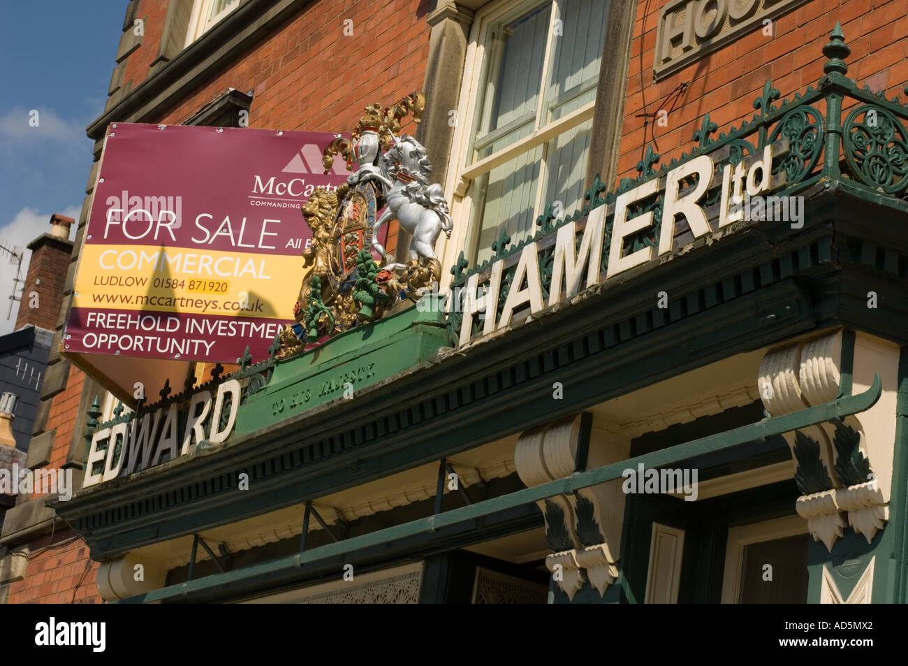 Edward Hamer macellai da royal appuntamento , ora chiuso e per la vendita, Llanidloes Powys Galles Centrale Foto Stock