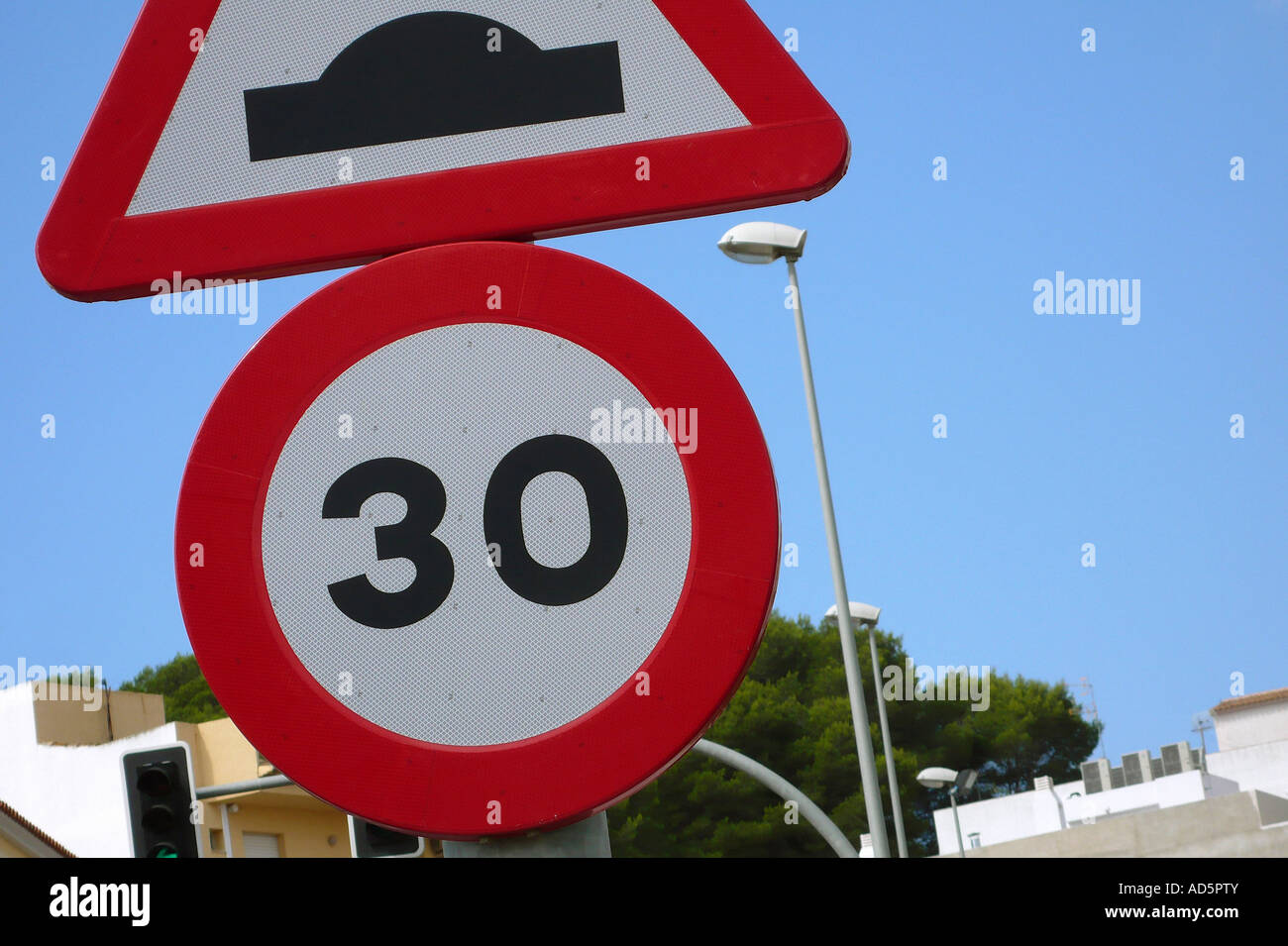 Velocità di trenta segno, Spagna. Foto Stock