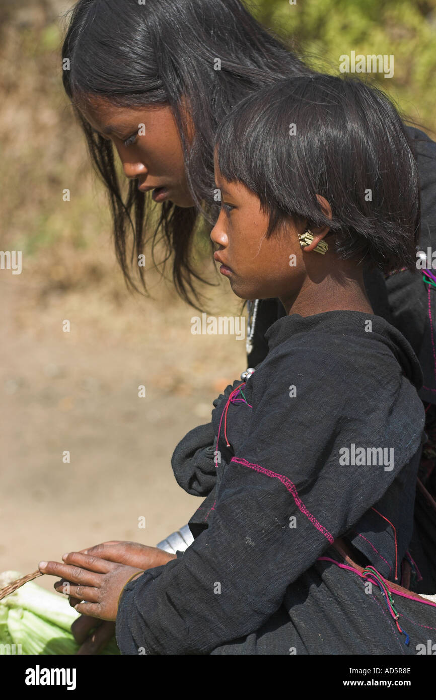 Myanmar Kengtung Num Lin Mai Akha village Ann ragazze Foto Stock