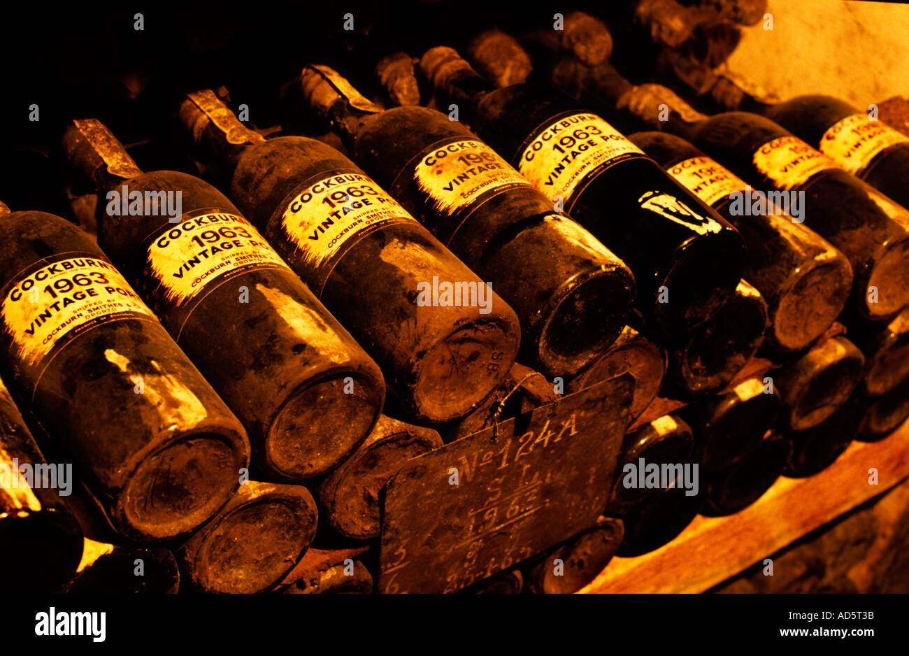 Il Portogallo valle del Douro porta bottiglia di vino Bottiglie Vila Nova de Gaia Cockburn Foto Stock