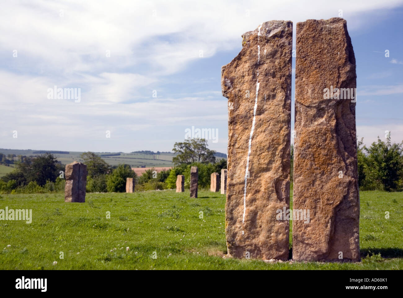 Il Ardington e Lockinge Millennium Meridiana e Sistema Solare cerchio di pietra e boschi Oxfordshire il millennio meridiana Foto Stock