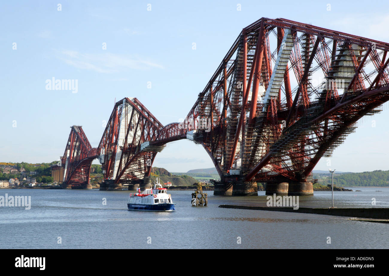 Il Ponte Forth Railway nei pressi di Edimburgo in Scozia UK Foto Stock