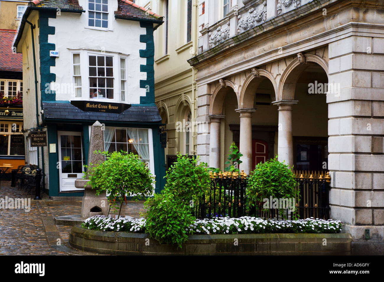 La casa storta e Guildhall in Windsor Berkshire, Inghilterra Foto Stock