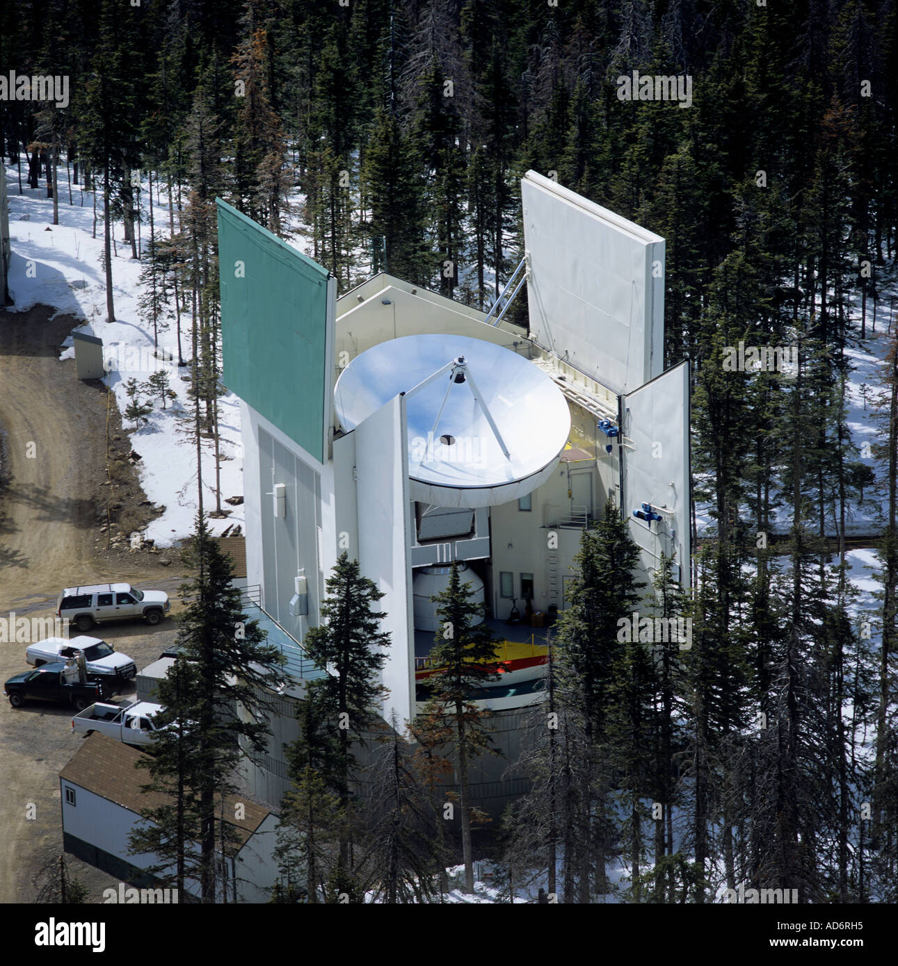 Heinrich Hertz Submillimeter Telescope (HHSMT) cattura lunghezze d'onda submillimetriche per la ricerca astronomica avanzata e l'osservazione cosmica. Foto Stock