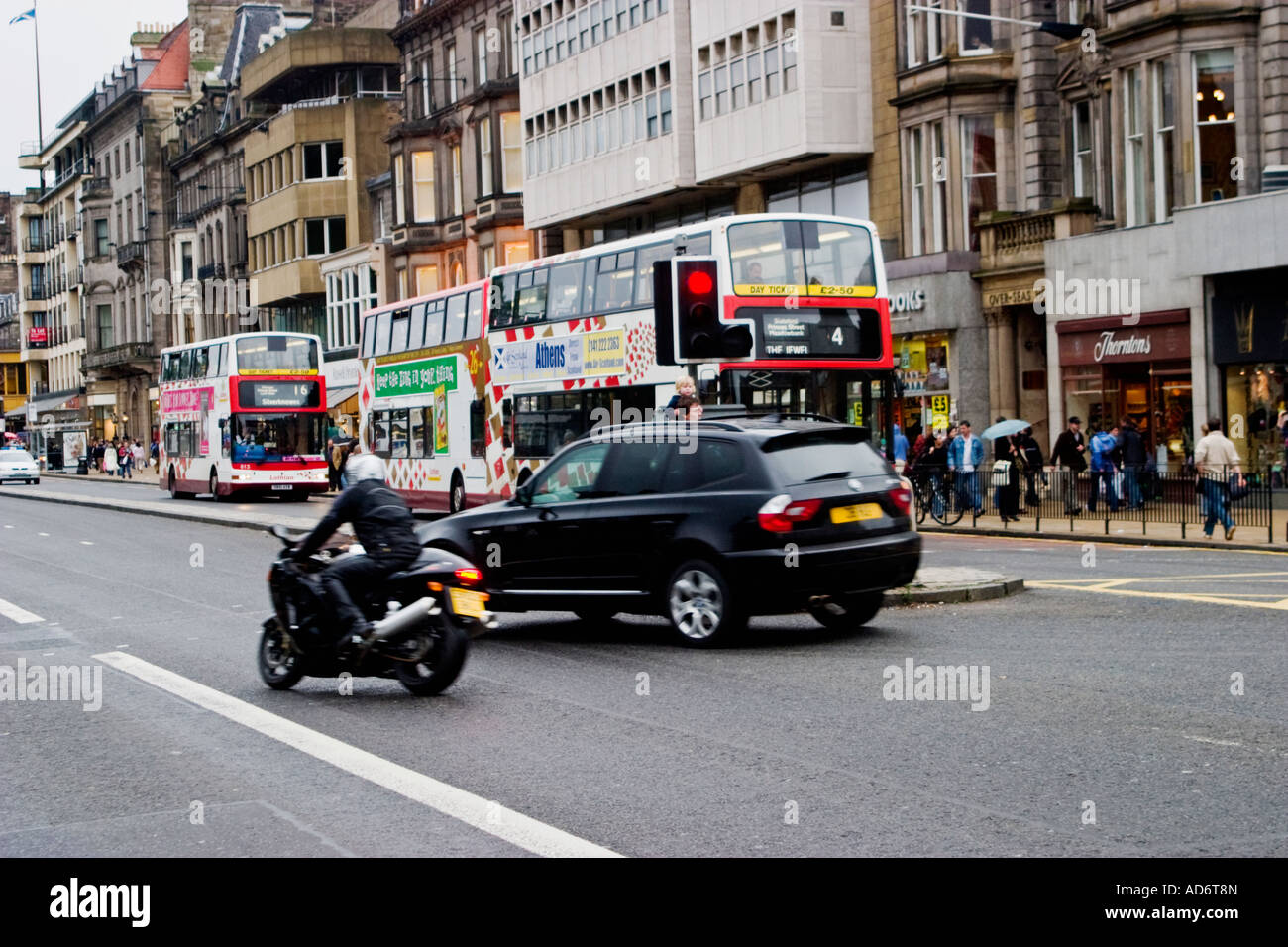 Strada di città in Edinburgh Foto Stock