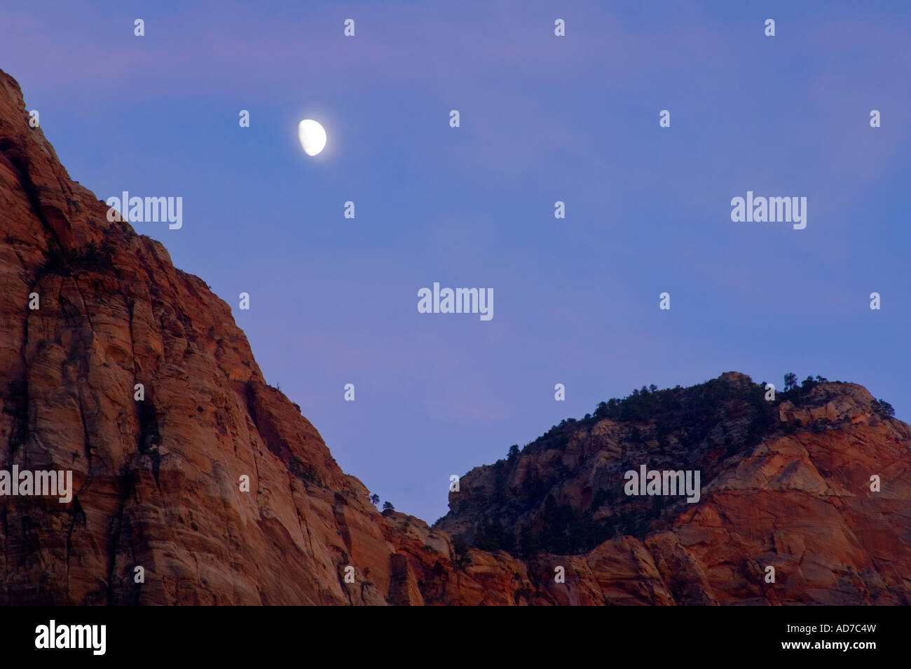 Ore del sorgere al tramonto oltre il ponte Monte Zion National Park nello Utah Foto Stock