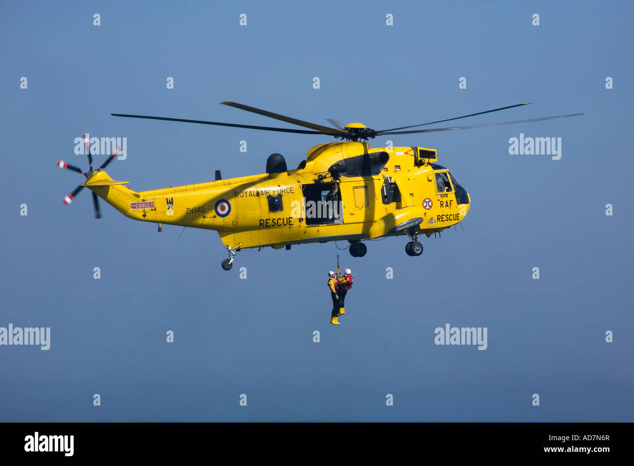 Re del mare Salvataggio in elicottero winching RNLI equipaggio Foto Stock