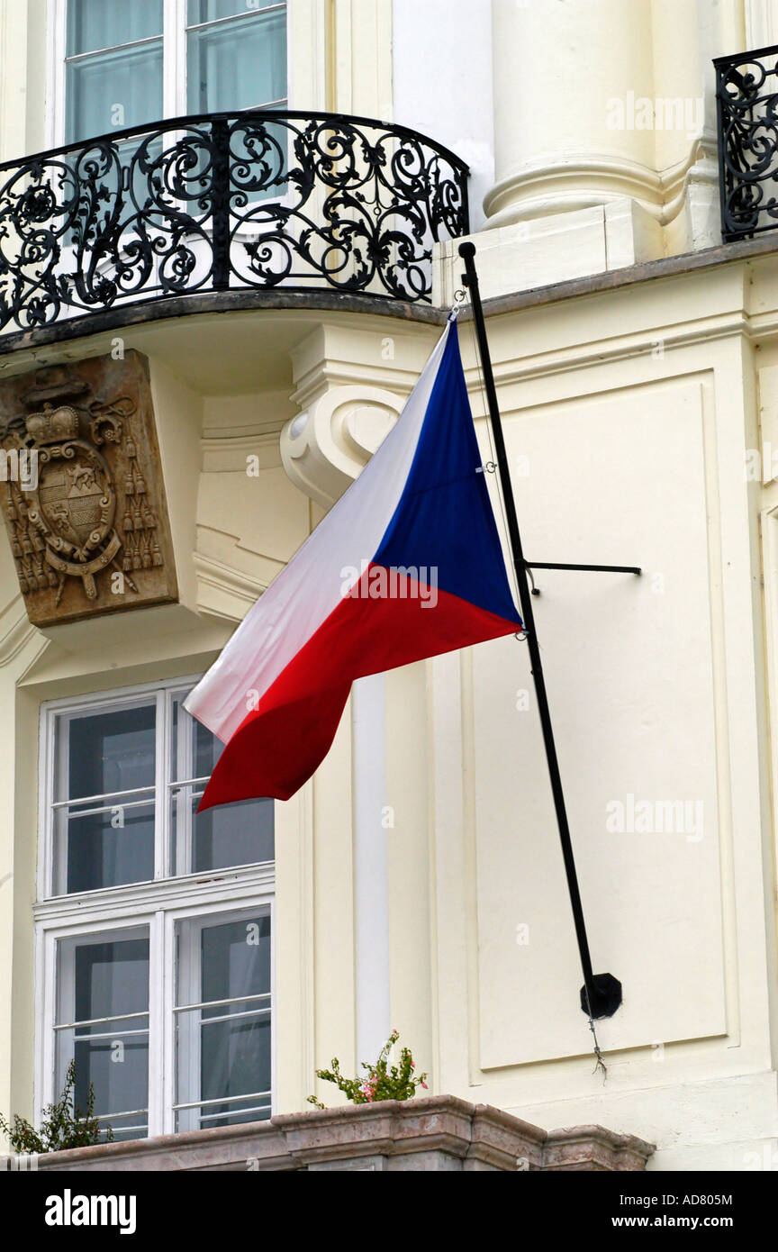 Bandiera ceca il castello di Praga Repubblica Ceca Foto Stock