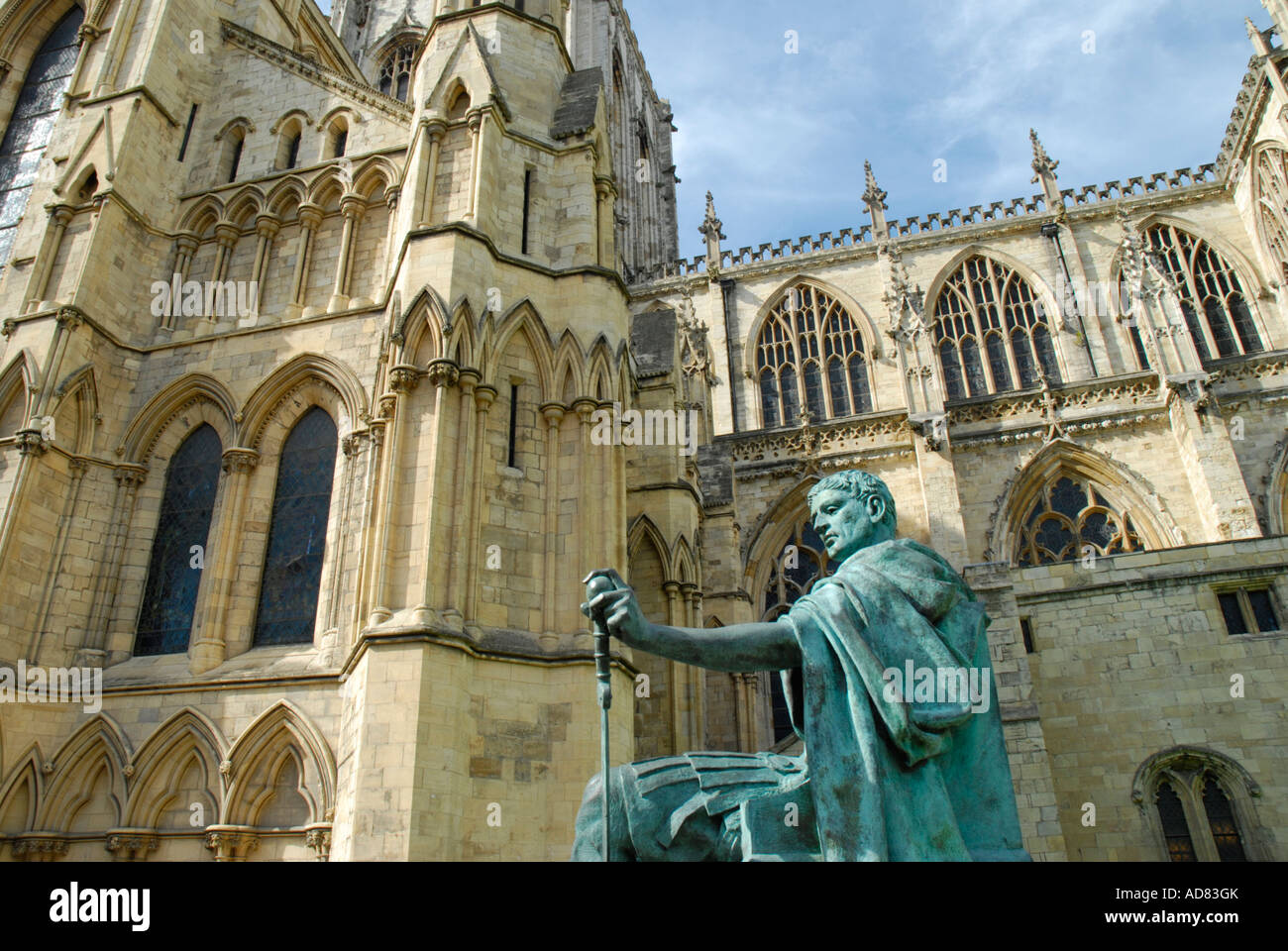 La Statua di Costantino il Grande e il lato del sud di York Minster North Yorkshire, Inghilterra Foto Stock
