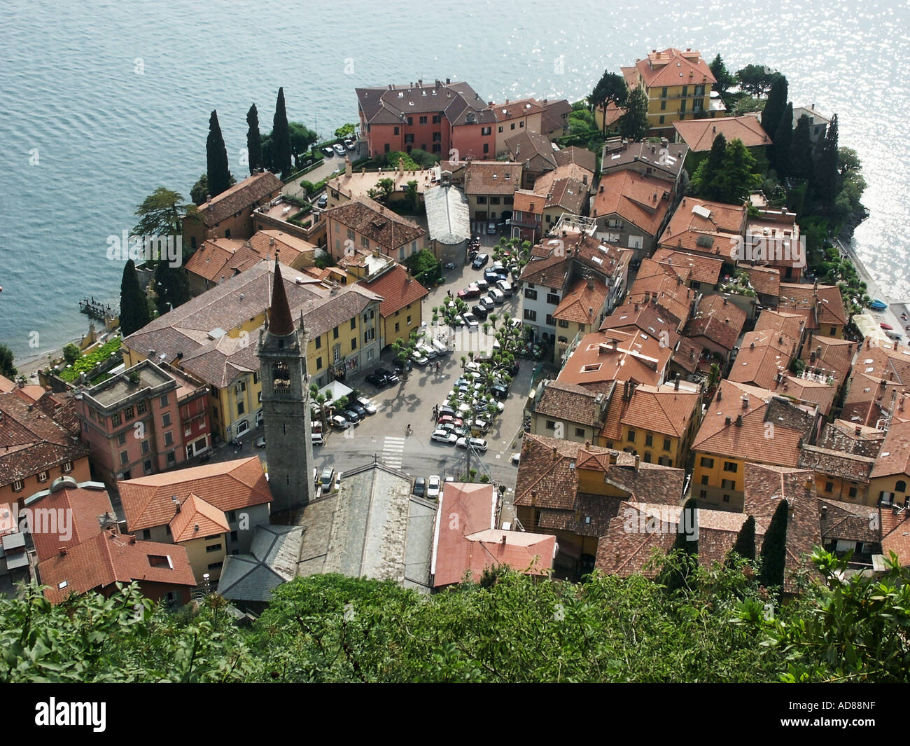 Vista di Varenna da Vezio, Italia Foto Stock