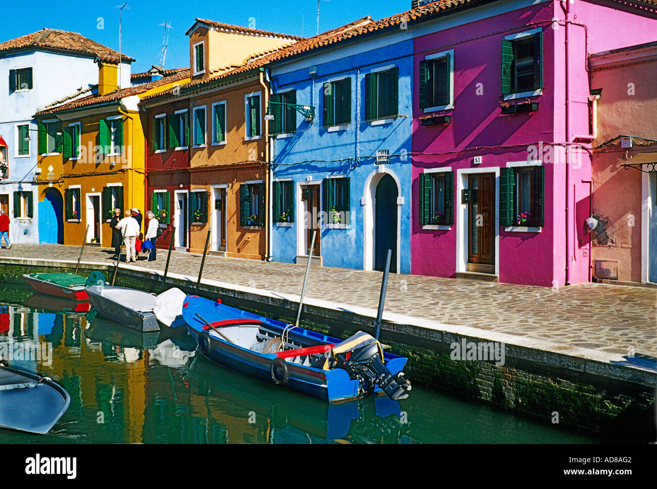 Banca Canale di Beagle colorati cottages sull isola di Burano Venezia Italia Foto Stock