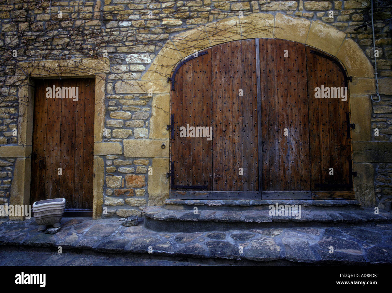 Il legno porta in legno Porte Chatillon d'Azergues Rhone-Alpes Francia Europa Foto Stock