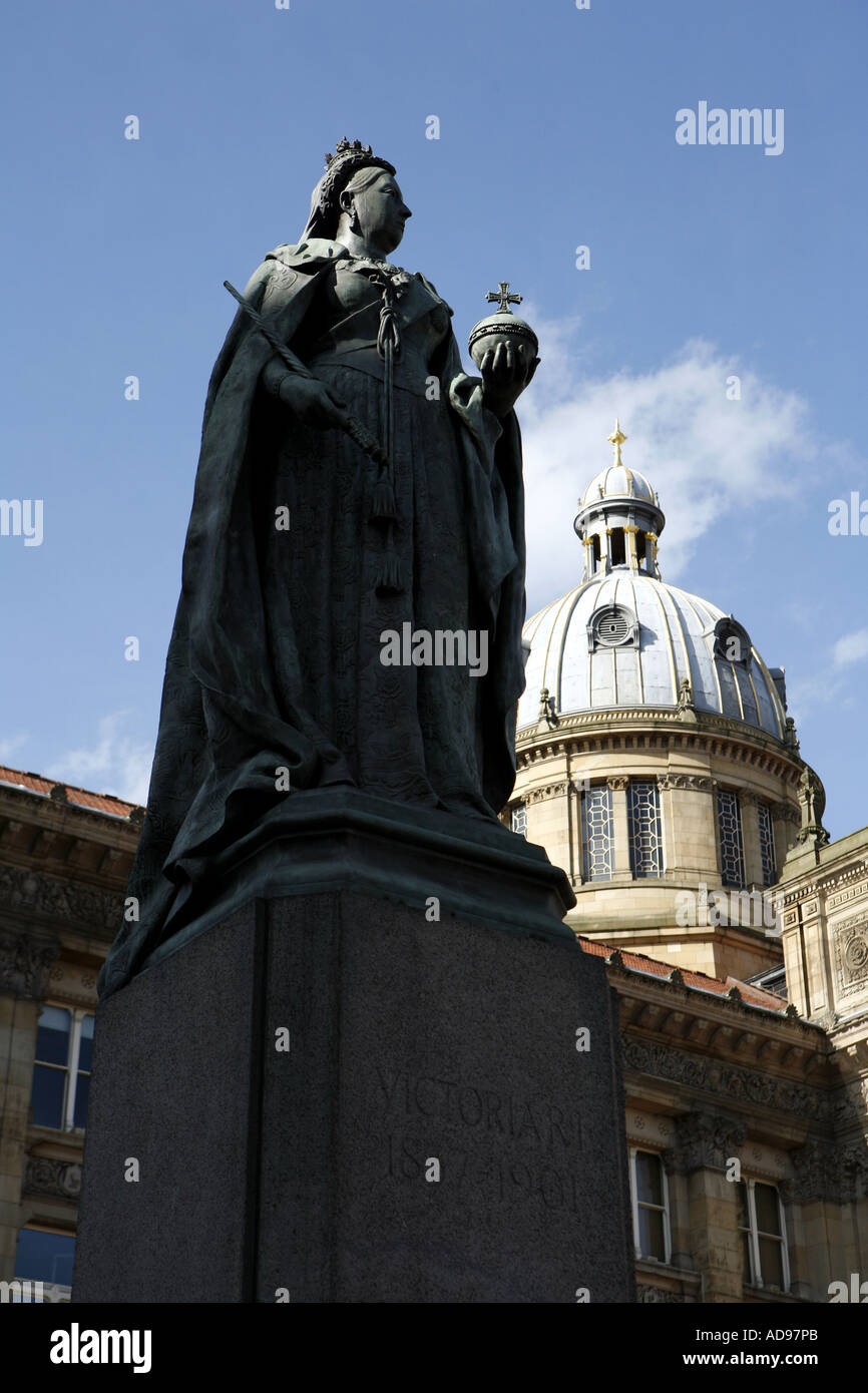 Victoria Square a Birmingham che mostra la regina Vistoria statua che si trova nella parte anteriore della casa Consiglio Foto Stock