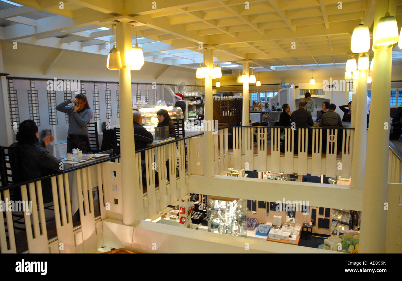 Interno del Willow Tea Rooms, progettata da Charles Rennie Mackintosh. Sauchihall Street. Glasgow. La Scozia. Foto Stock
