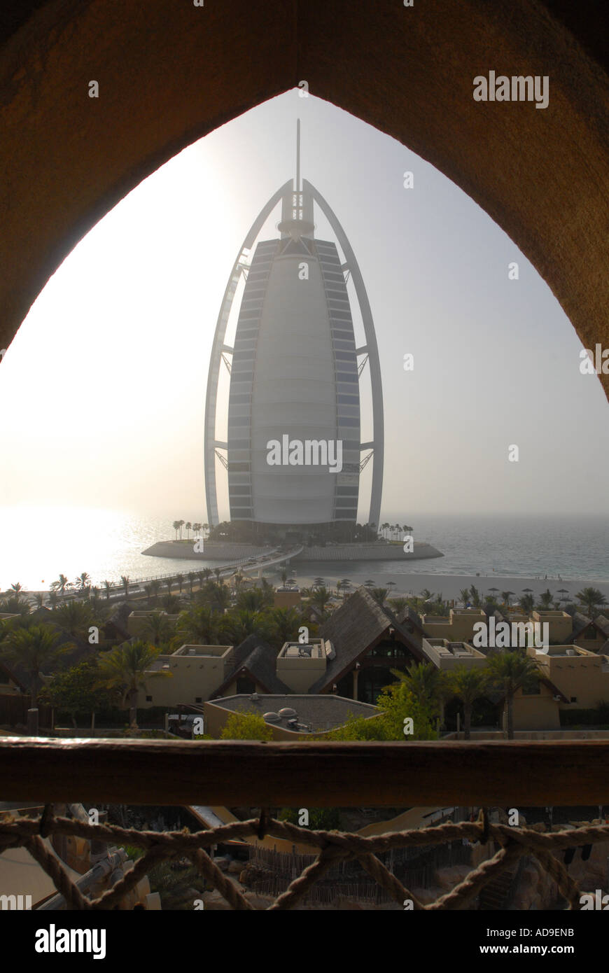 Un colpo di Burj Al Arab Hotel a 7 stelle dal Wild Wadi Water Park Dubai EMIRATI ARABI UNITI Foto Stock