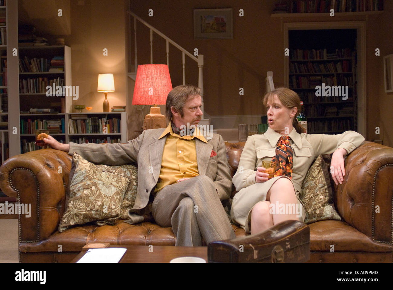 Suzanne onere giocando Lydia Cruttwell e Nathan Osgood come Mark Walters in Terence Rattigan s in lode di amore a Chichester F Foto Stock Suzanne onere giocando Lydia Cruttwell e Nathan Osgood come Mark Walters in Terence Rattigan s in lode di amore a Chichester F Foto Stock