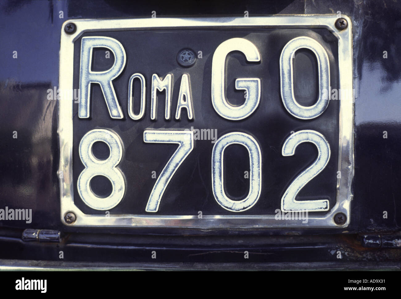 Targa d'immatricolazione dell'auto d'epoca italiana a Roma Foto stock -  Alamy