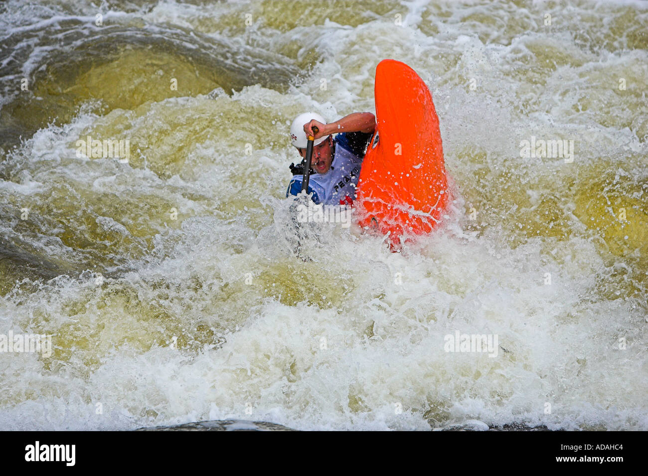 Concorrente alla Eurocup Kayak Freestyle concorrenza Nottingham Luglio 2005 Foto Stock