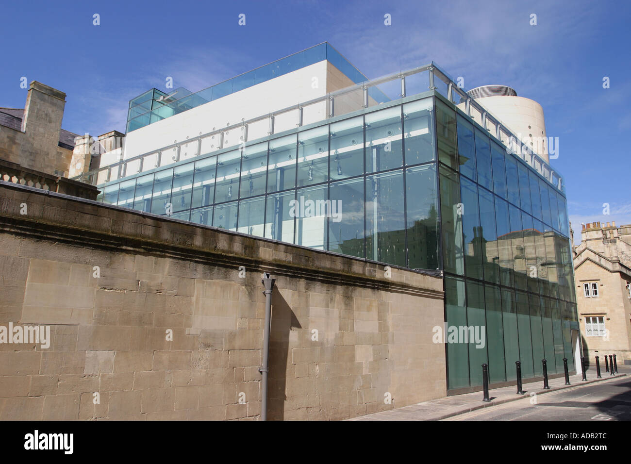 Vasca da bagno in Inghilterra la nuova vasca da bagno spa progetto termico edificio a molla Foto Stock