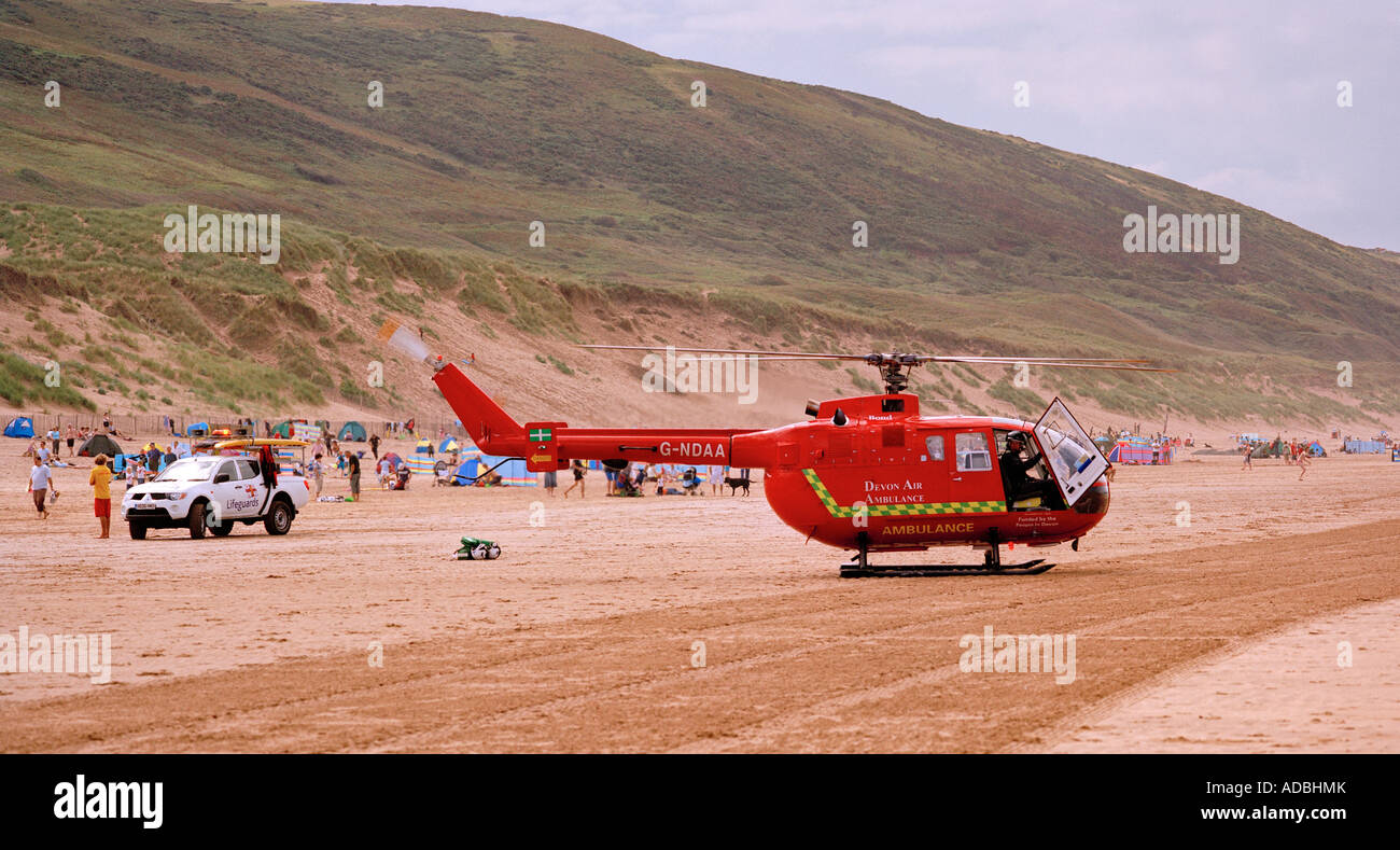 Devon Air Ambulance a Woolacombe Beach, North Devon, Inghilterra, Regno Unito. Foto Stock