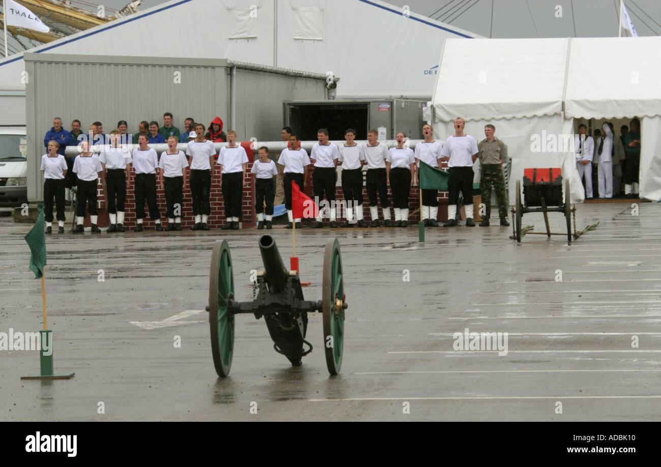 Trafalgar 200 celebrazioni e flotta internazionale di revisione e il Festival internazionale del mare Portsmouth Inghilterra GB UK 2005 Foto Stock