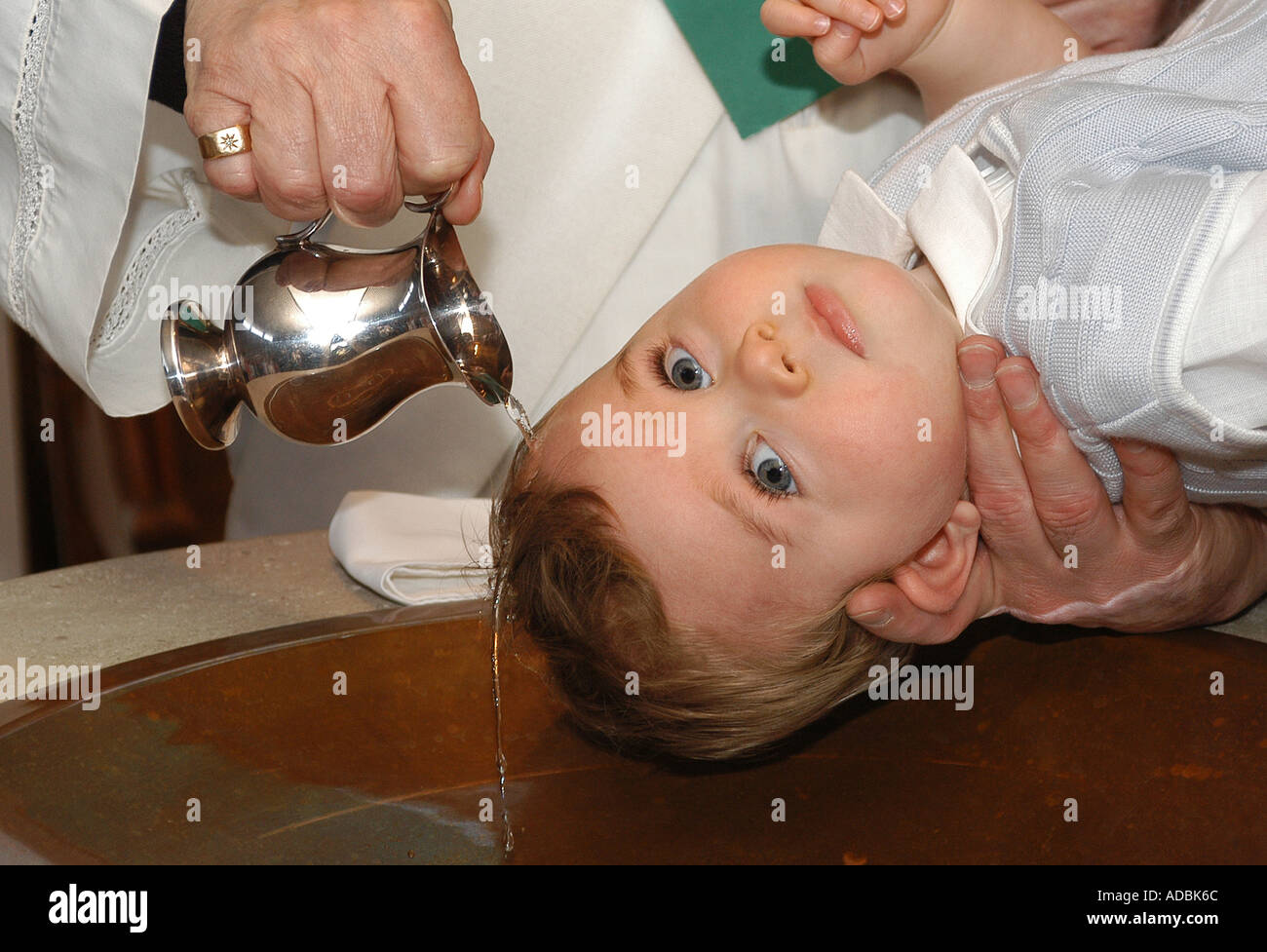 Bambino di essere battezzata foto da Paddy McGuinness Foto Stock