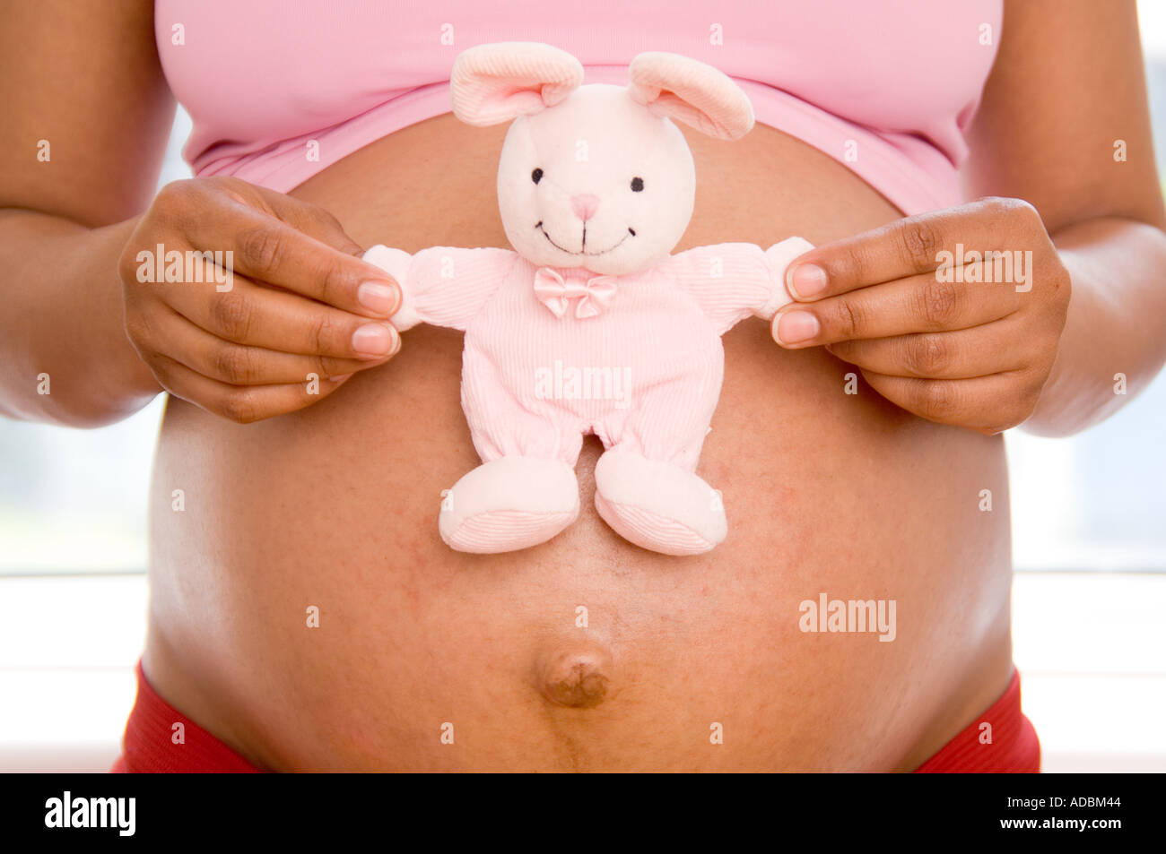 8 mese donna incinta 3 di 5 Foto Stock