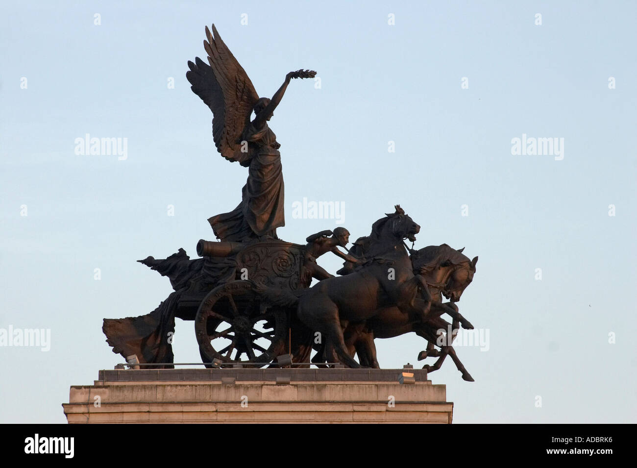 La Quadriga sulla sommità di Wellington Arch a Londra Inghilterra Foto Stock
