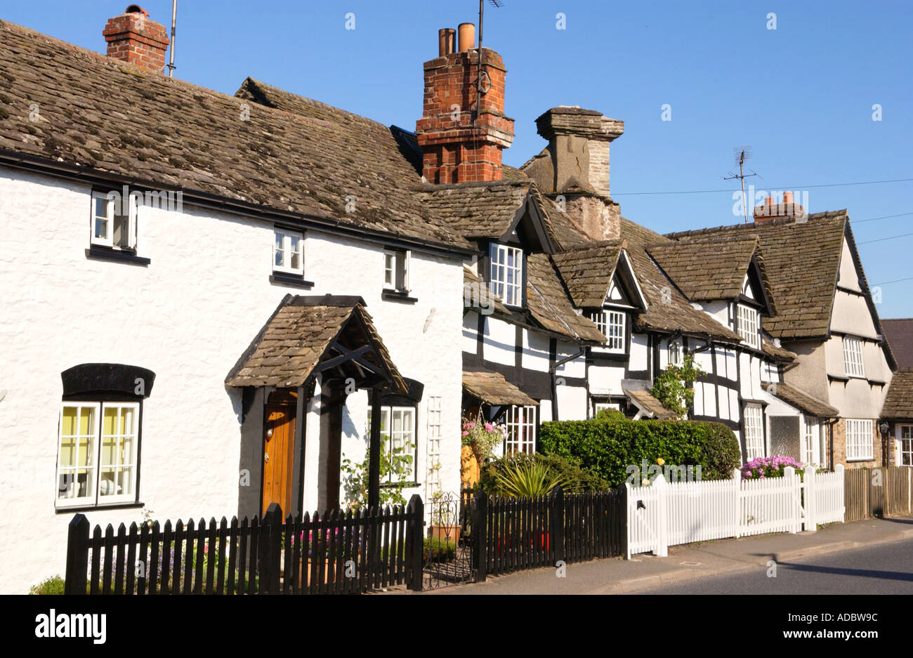 La struttura di legno e di pietra costruito cottages a Eardisley Herefordshire England Regno Unito Foto Stock