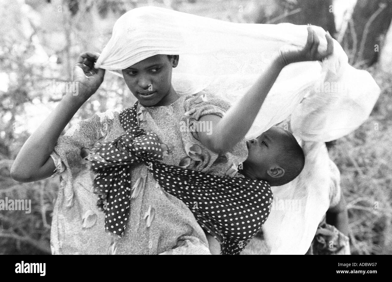 Africa un Etiope con la madre del suo bambino. Foto Stock