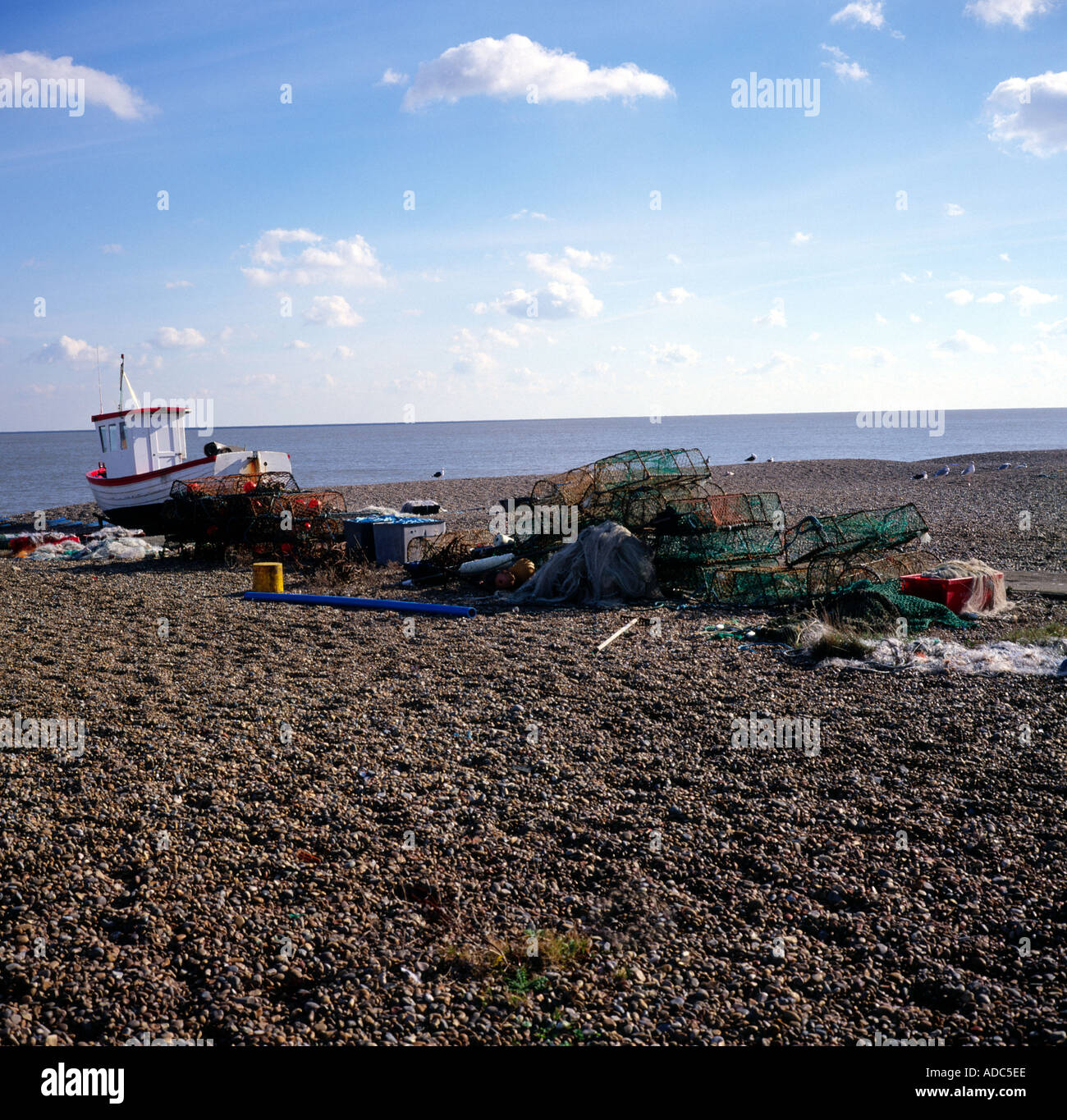 Barca da pesca spiaggia di Aldeburgh Suffolk in Inghilterra Foto Stock