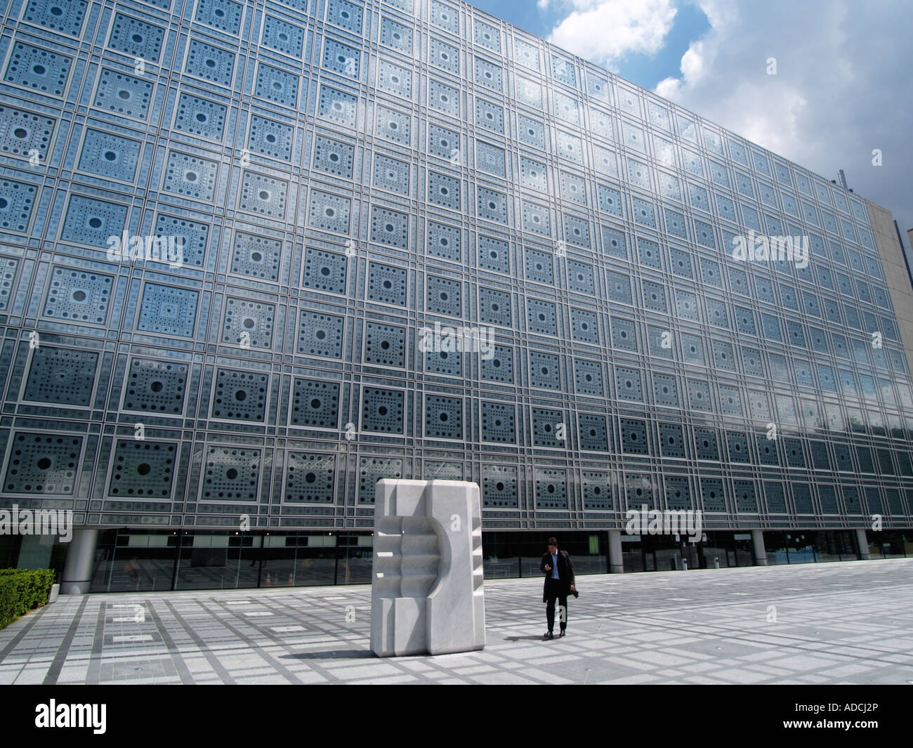 L'imponente facciata della ima Institut du monde arabe dall'architetto Jean Nouvel parigi francia Foto Stock