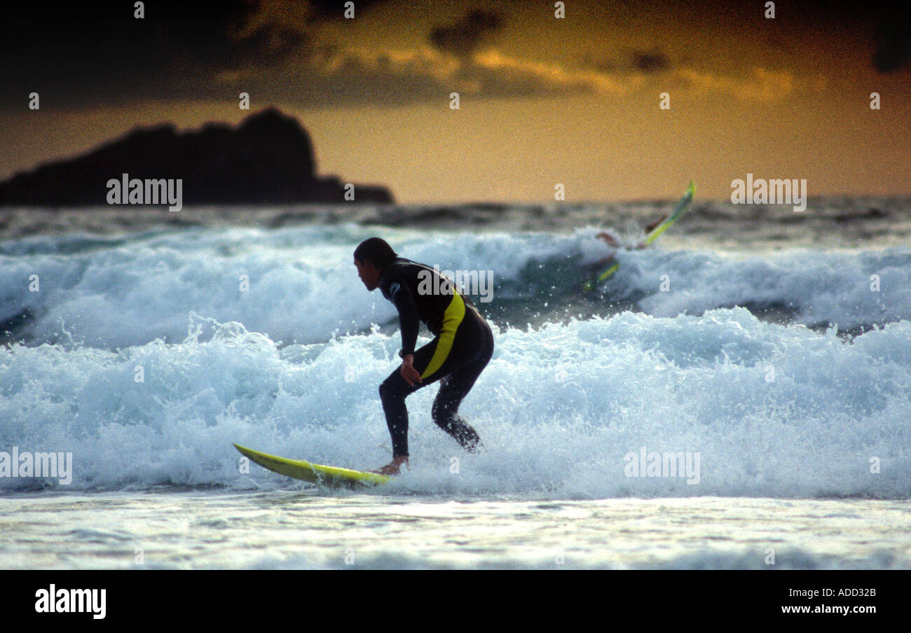 Surfer Fistral Bay Newquay Cornwall Foto Stock