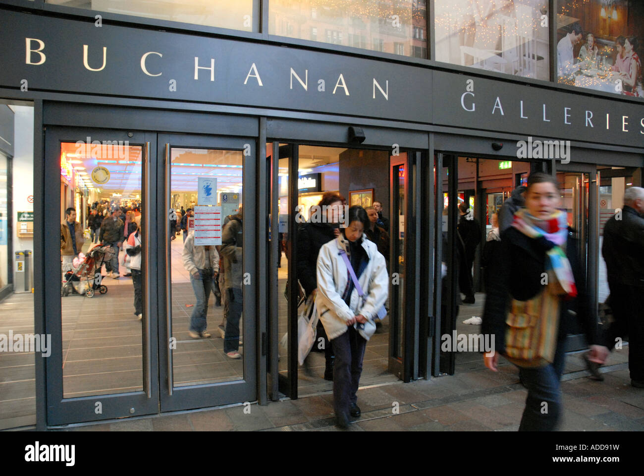 Last Minute Shopping alla vigilia di Natale, Buchanan Galleries Shopping Mall. Buchanan Street. Glasgow, Scozia. Dic 2006 Foto Stock