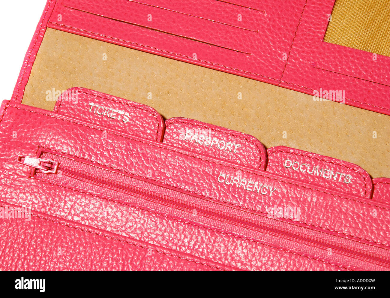 Dettaglio di una pelle di colore rosa del documento di viaggio portafoglio impostata per il passaporto e i biglietti aerei. Foto da Paddy McGuinness paddymcguinness Foto Stock