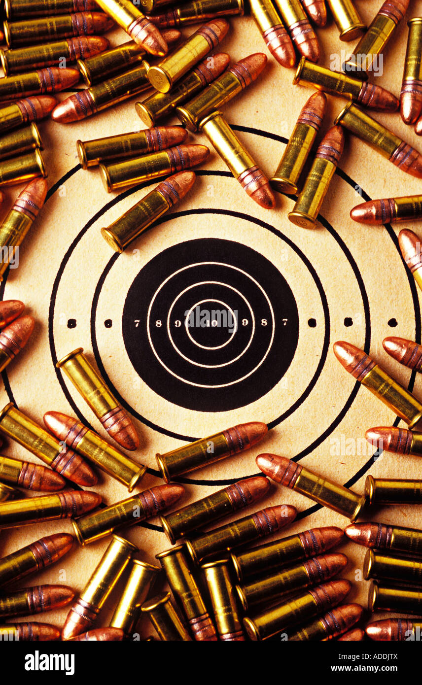 Target con elenchi puntati su bullseye Foto Stock