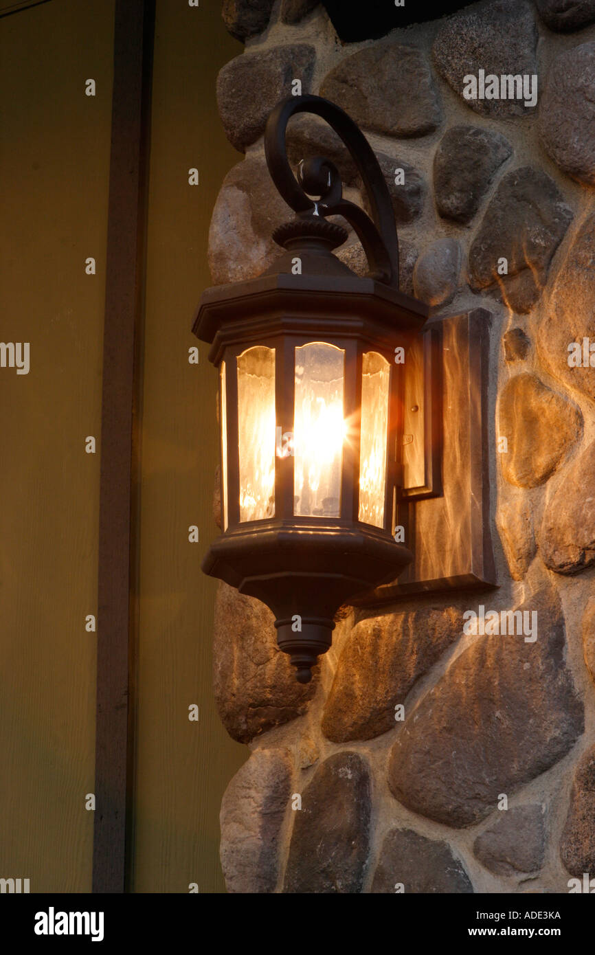 Illuminazione esterna su Home Foto Stock