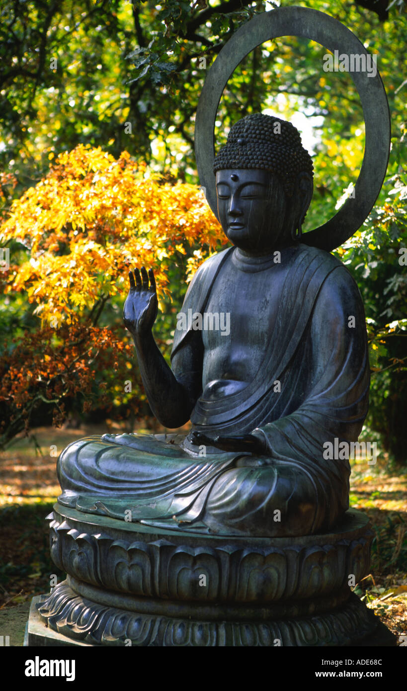 Budda di boschi Batsford Arboretum 2 Foto Stock