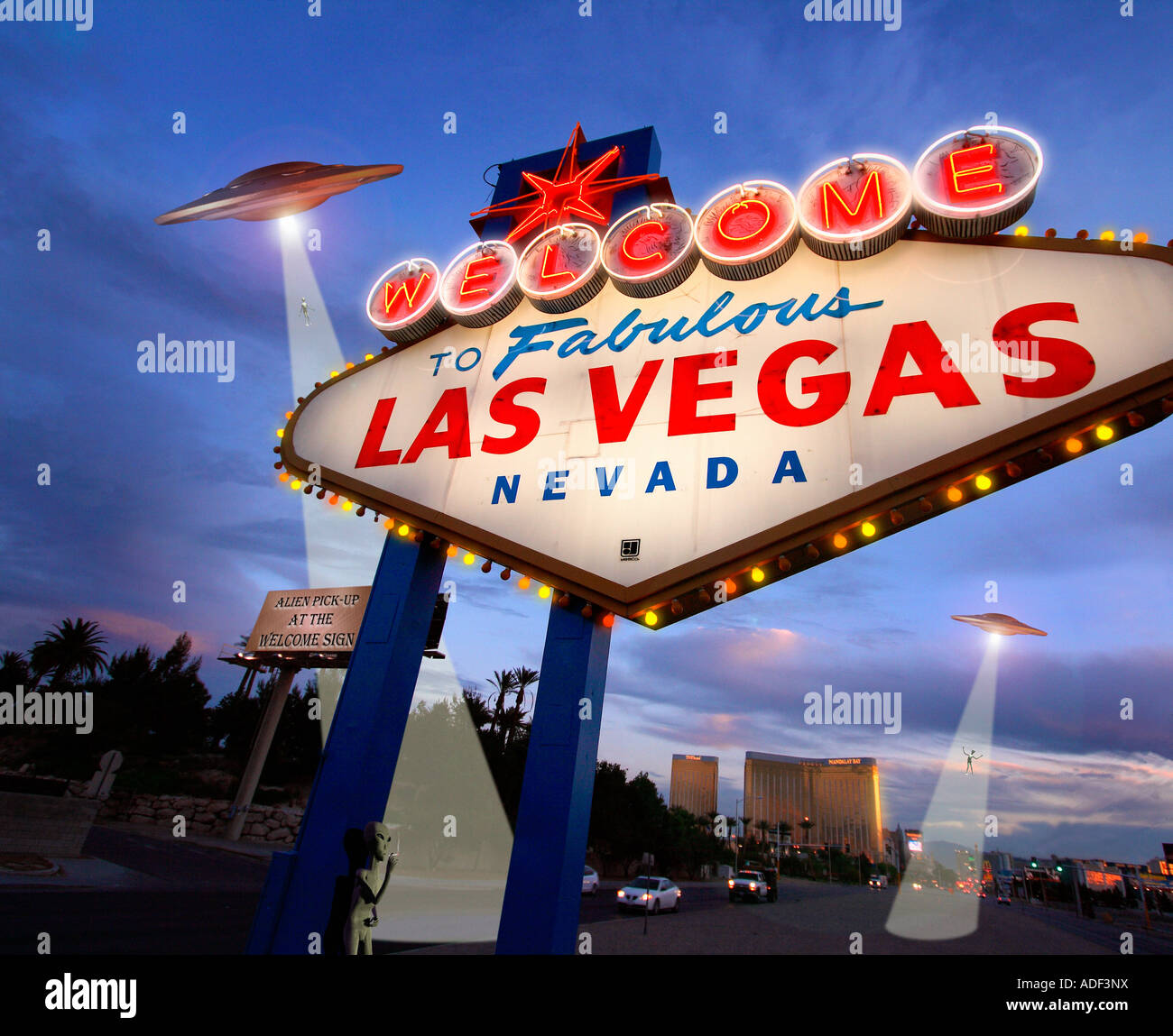 Alien pick fino al segno di benvenuto Foto Stock