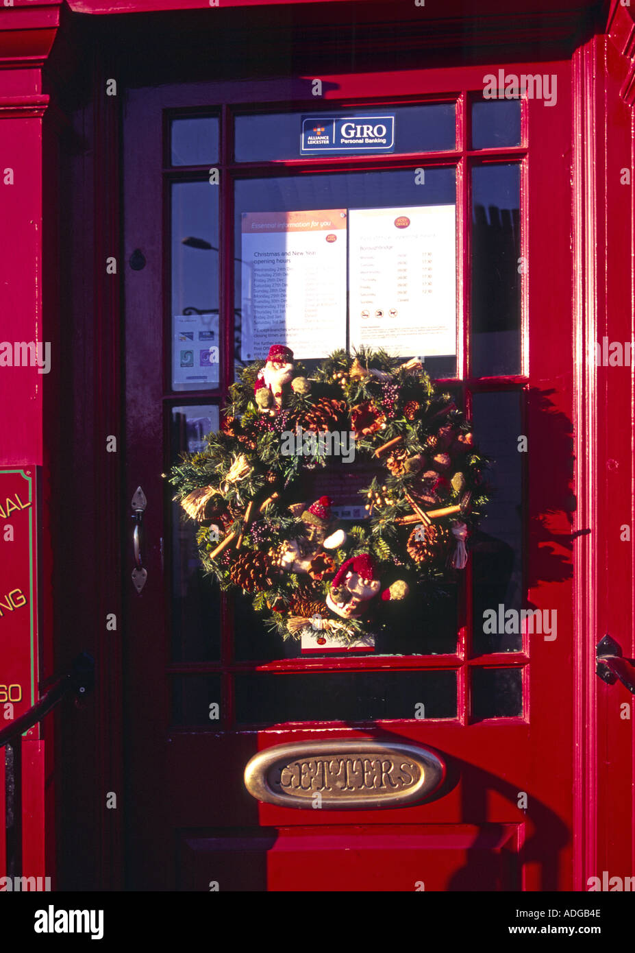 Dettaglio del Post Office porta a Natale Boroughbridge North Yorkshire Foto Stock