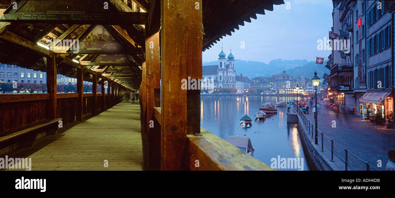 La Svizzera Lucerna chapell bridge al tramonto panorama Foto Stock