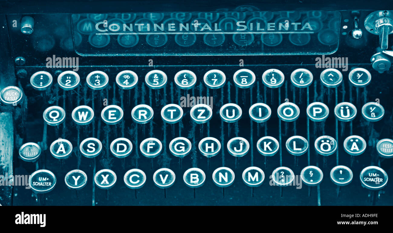 Berlino Kreuzberg di seconda mano shop old fashion typewriter continantal silenta Foto Stock